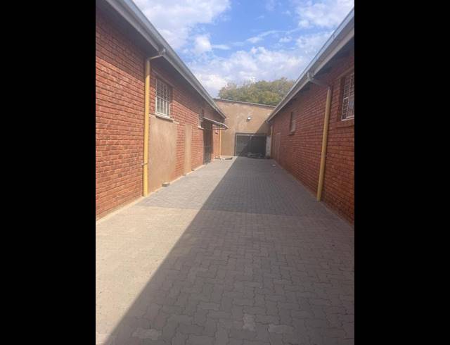 INDUSTRIAL PROPERTY TO RENT IN MAFIKENG CBD